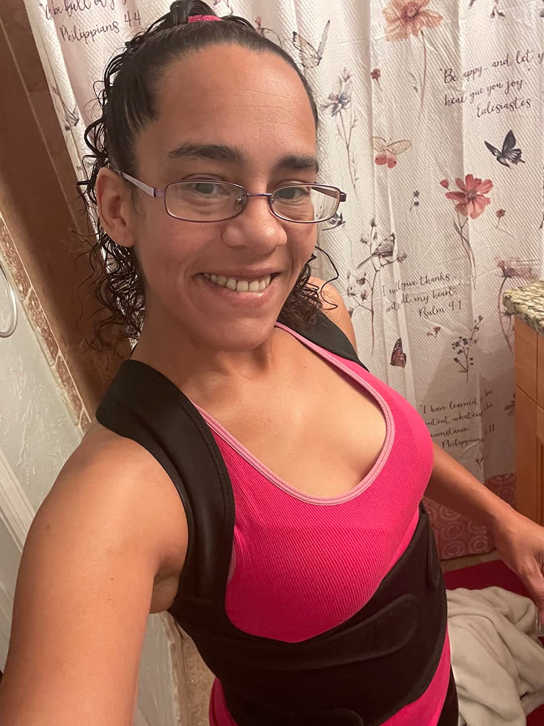 Customer photo review of SALUDEA Posture Corrector