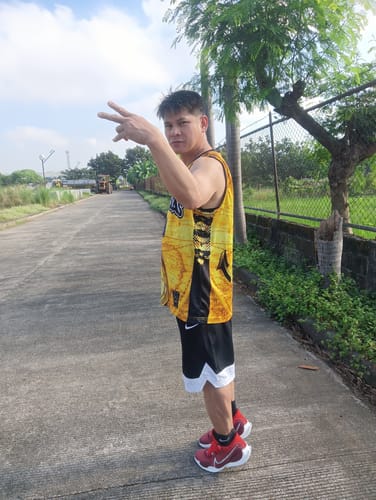 Customer photo review of Nike Men's Elevate 3 Basketball Shoes