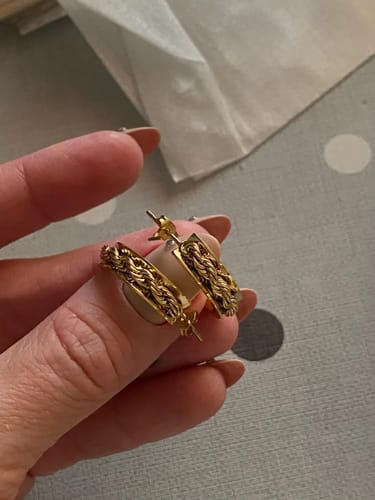 Customer photo review of Midi 18k Gold Rope Earrings