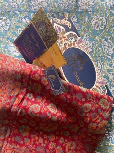 Customer photo review of Pashtush Women'S Soft Wool, Reversible Stole, Scarf, Ethnic Weave, Deep Maroon