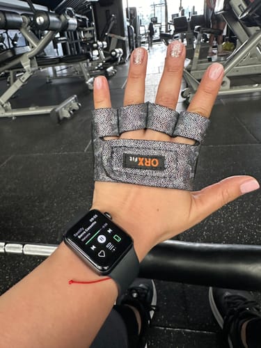 Customer photo review of Guantes GRAB Swiftie Reputation