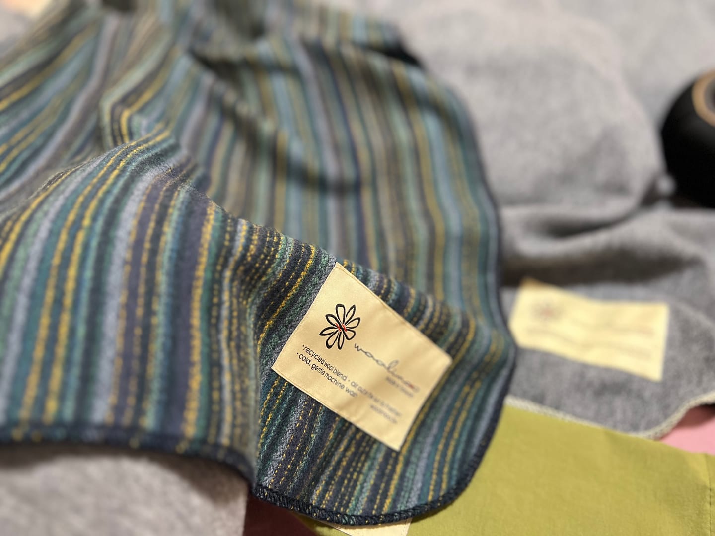 Customer photo review of Stripe005 經典條紋美麗諾羊毛毯（小）