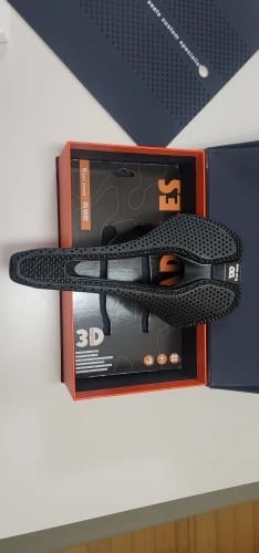 Customer photo review of CarbonXl Professional Series - T700 Carbon Fiber Fahrradsattel - 3D - schwarz