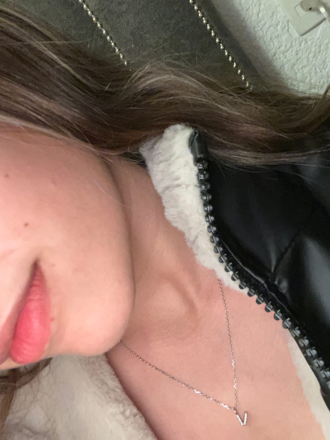 Customer photo review of Collar Plateado Inicial Zirconias