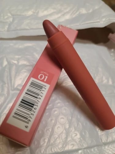 Customer photo review of O.TWO.O VELVET MATTE LIPSTICK PEN (CRAYON)
