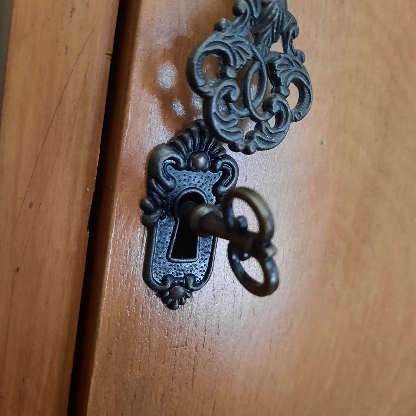Customer photo review of Antique look Bronze latch , Key and Escutcheon