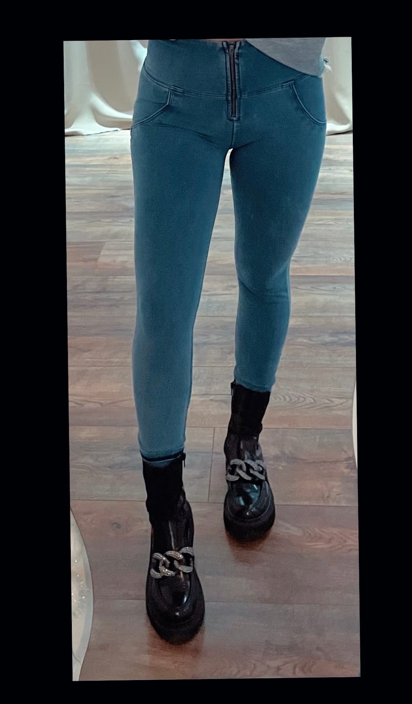 Customer photo review of MW+ Zipper Jeggings Blau