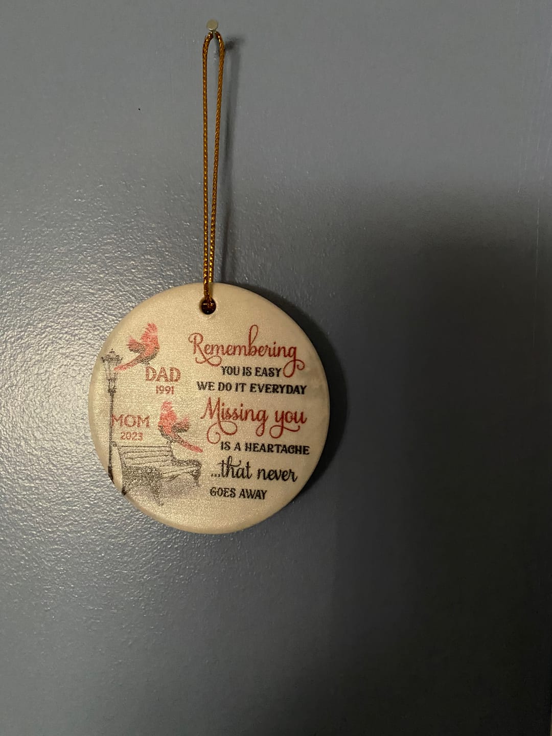 Customer photo review of Cardinals Winter Memorial Personalized Circle Ornament