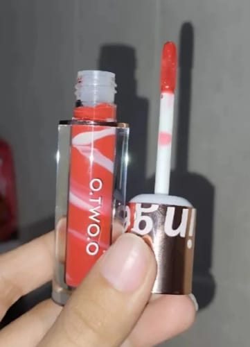 Customer photo review of O.TWO.O ULTRA STAY LOLEPOP LIPSTICK