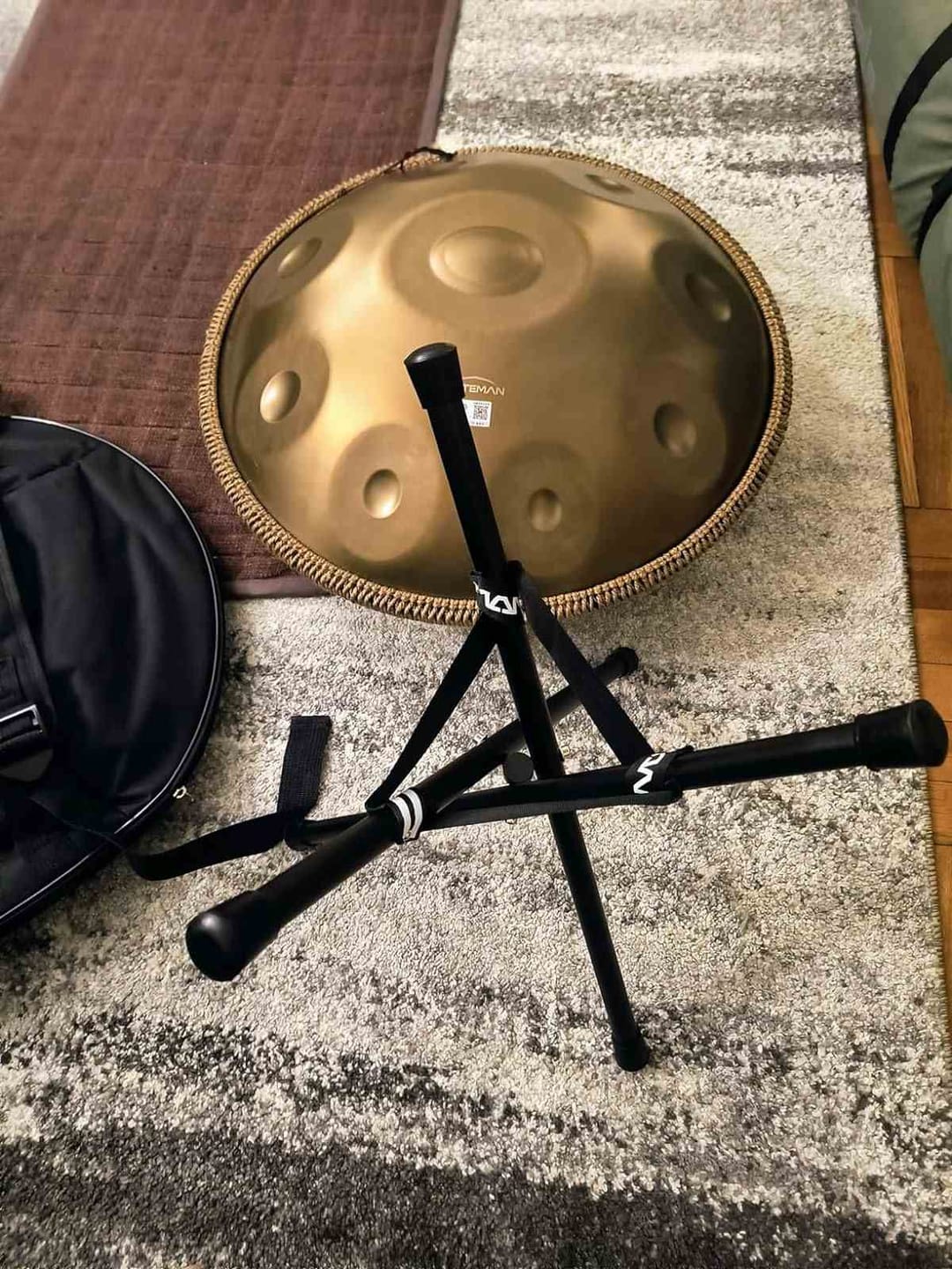 Customer photo review of AS TEMAN Handpan Pure Gold 9 Notes D Minor Scale Hangdrum with gift set