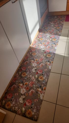 Customer photo review of Tappeto Cucina Antiscivolo Passatoia Cucina lavabile,  Floreale 06 Beige