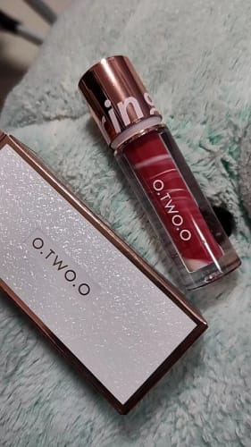 Customer photo review of O.TWO.O ULTRA STAY LOLEPOP LIPSTICK