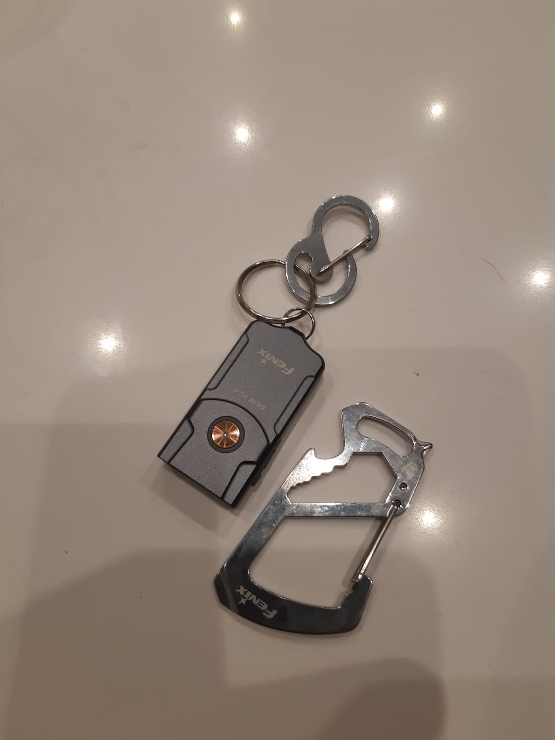 Customer photo review of Fenix E03R V2.0 - Lampe porte-clés en métal - 500 Lumens - Rechargeable USB-C