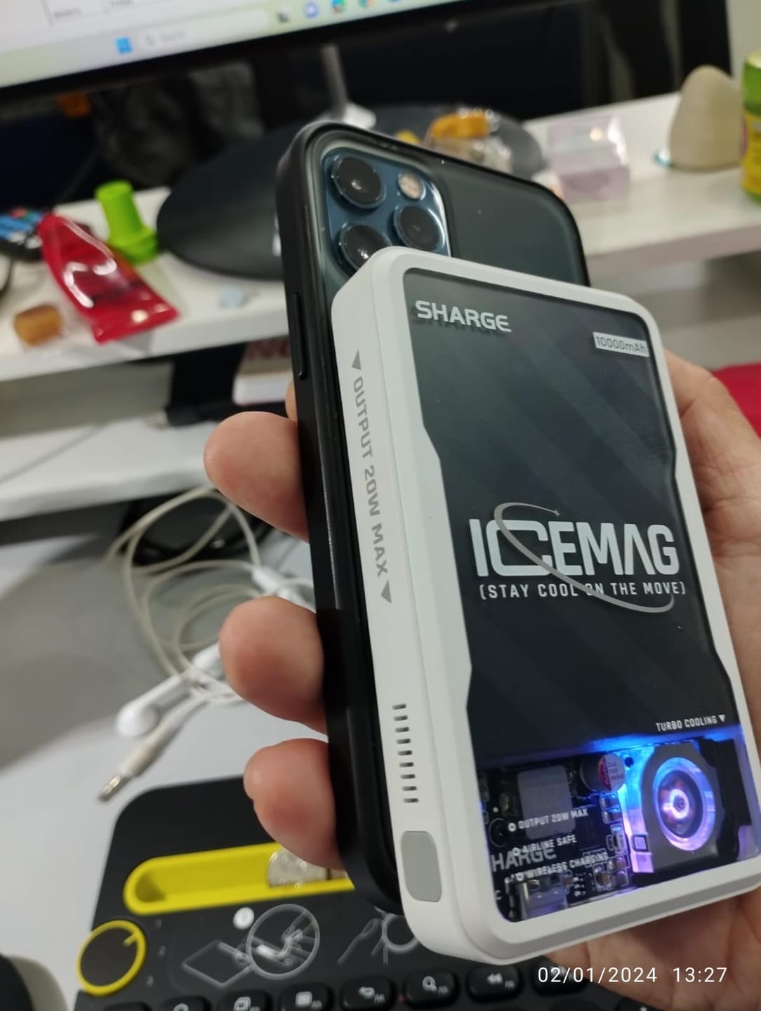 Customer photo review of Sharge ICEMAG 3 (10,000mAh 3A 35W Qi2 Wireless)