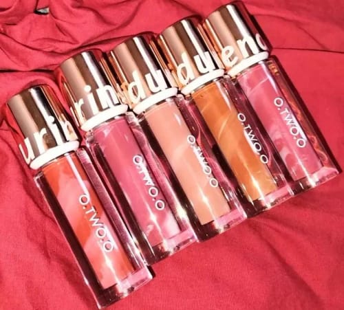Customer photo review of O.TWO.O ULTRA STAY LOLEPOP LIPSTICK