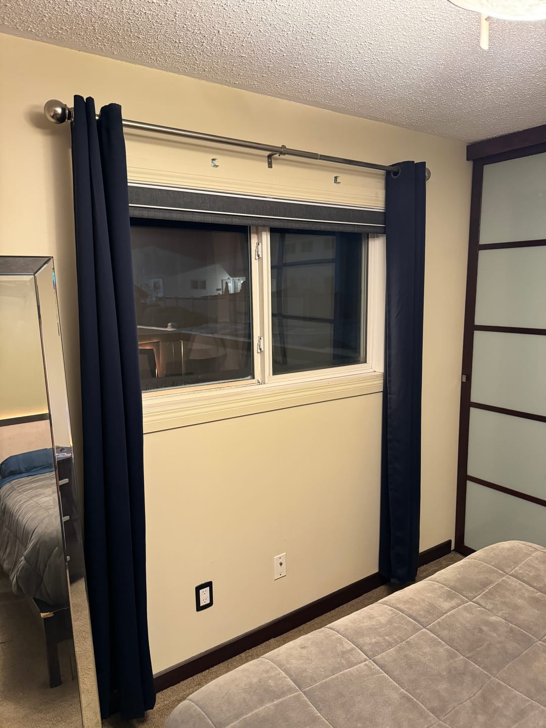 Customer photo review of SmartWings Motorized Roller Shades 100% Blackout Dual-Sided Bouvardia