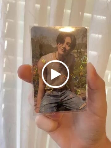 Customer video review of PREMIUM HOLOGRAPHIC PHOTOCARD SLEEVES - SAKURA VERSION