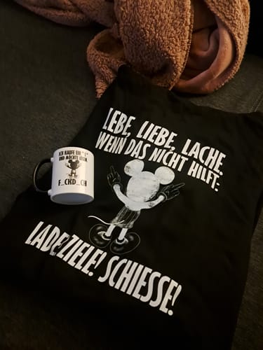 Customer photo review of ICH KAUFE EIN " I " MAUS Rückendruck Unisex Hoodie