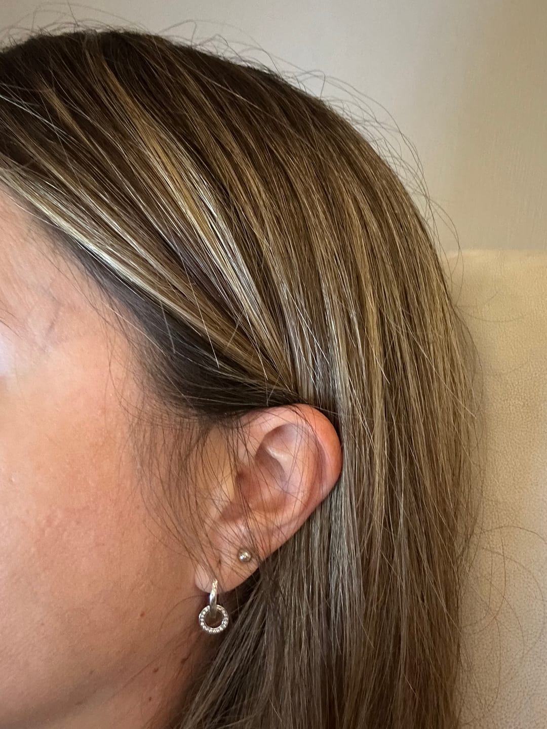 Customer photo review of Pendientes Aros Enlazados
