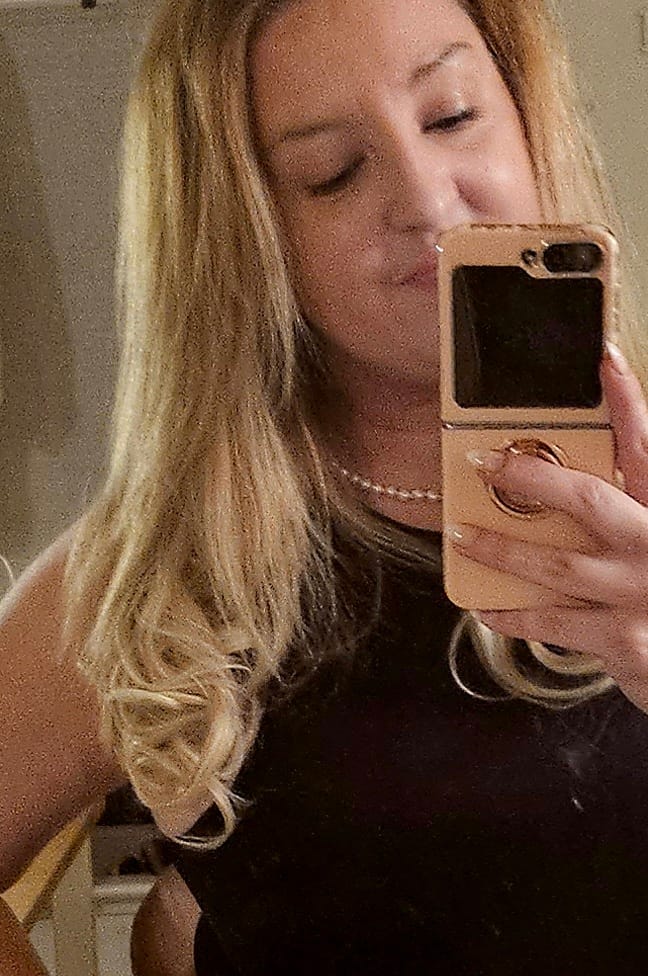 Customer photo review of 16" One Piece Curly Clip-in Hair Extension