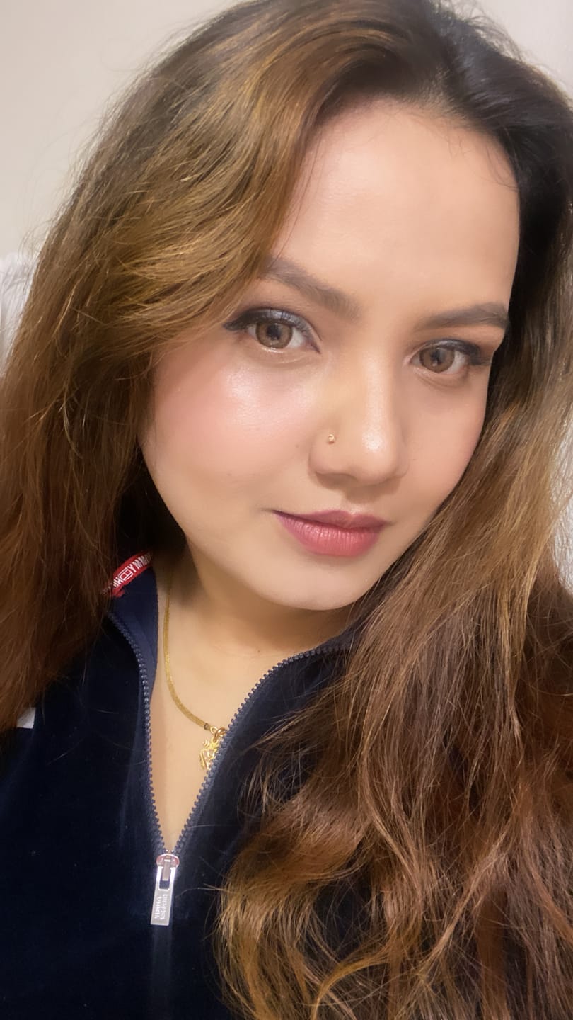 Customer photo review of GLOW  RADIANT HAZELNUT Colored Contact Lenses