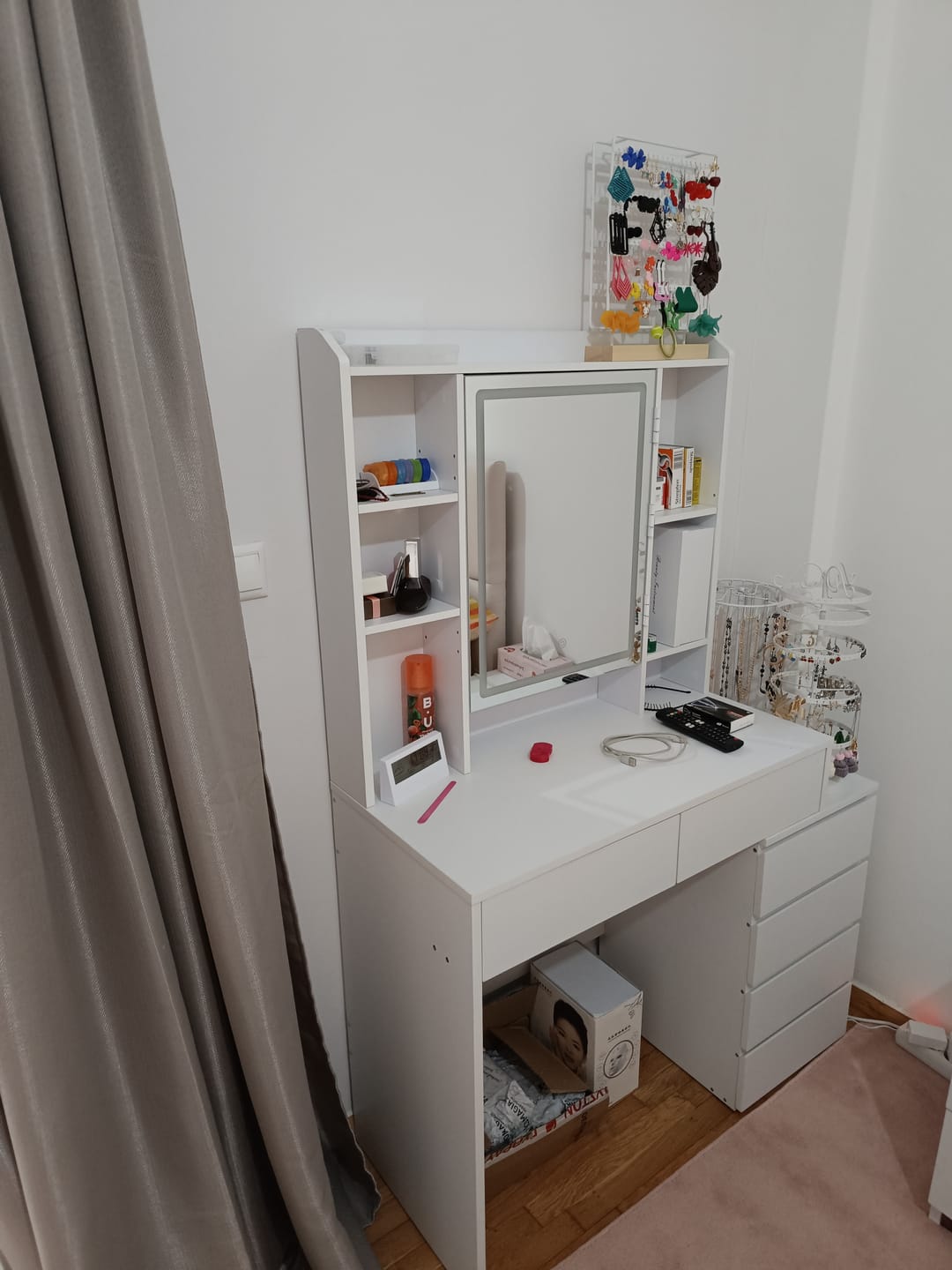 Customer photo review of Τραπέζι Μπουντουάρ Μακιγιάζ Tουαλέτας Κρεβατοκάμαρας Καθρέφτης Με Ντουλάπι Λευκό με Φωτισμό LED Ρυθμιζόμενη Φωτεινότητα RD-T124W01