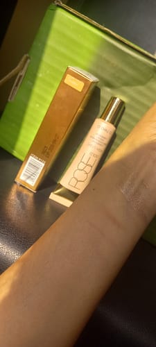 Customer photo review of O.TWO.O ROSE GOLD LIQUID HIGHLIGHTER