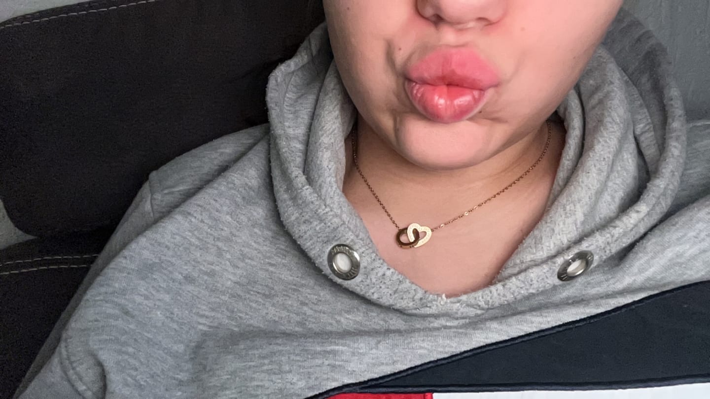 Customer photo review of Infinity Love Kette | 18K vergoldet