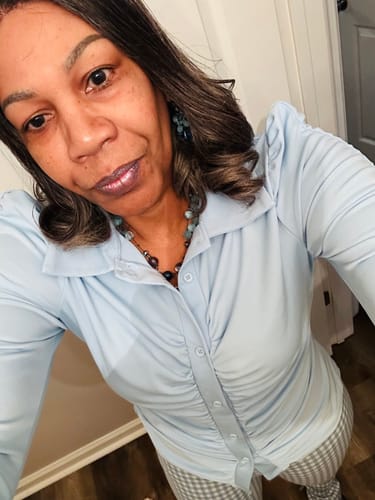 Customer photo review of Luvwin 5x5 Salt & Pepper Body Wave Glueless Bob Wig 100% Human Hair