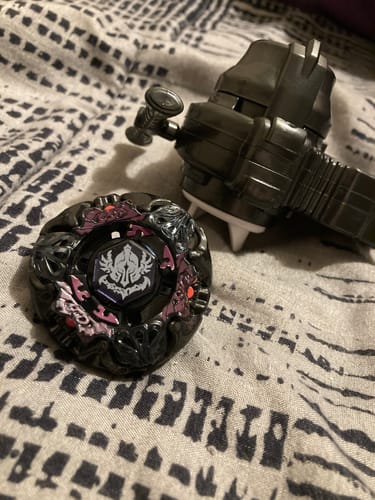 Customer photo review of Takara Tomy Gravity Perseus Beyblade BB-80 (Destroyer AD145WD) - With String Launcher