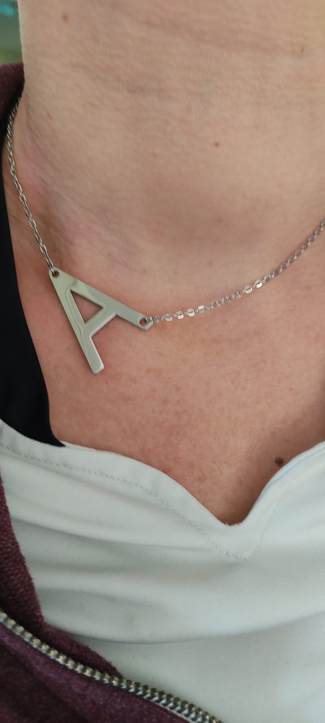 Customer photo review of Collier personnalisé Initiale (Lettre Majuscule)
