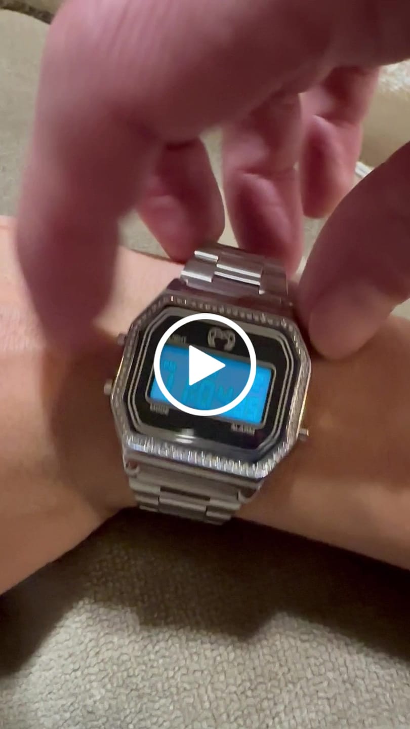 Customer video review of Reloj Digital Vintage Brillo ~ Plata
