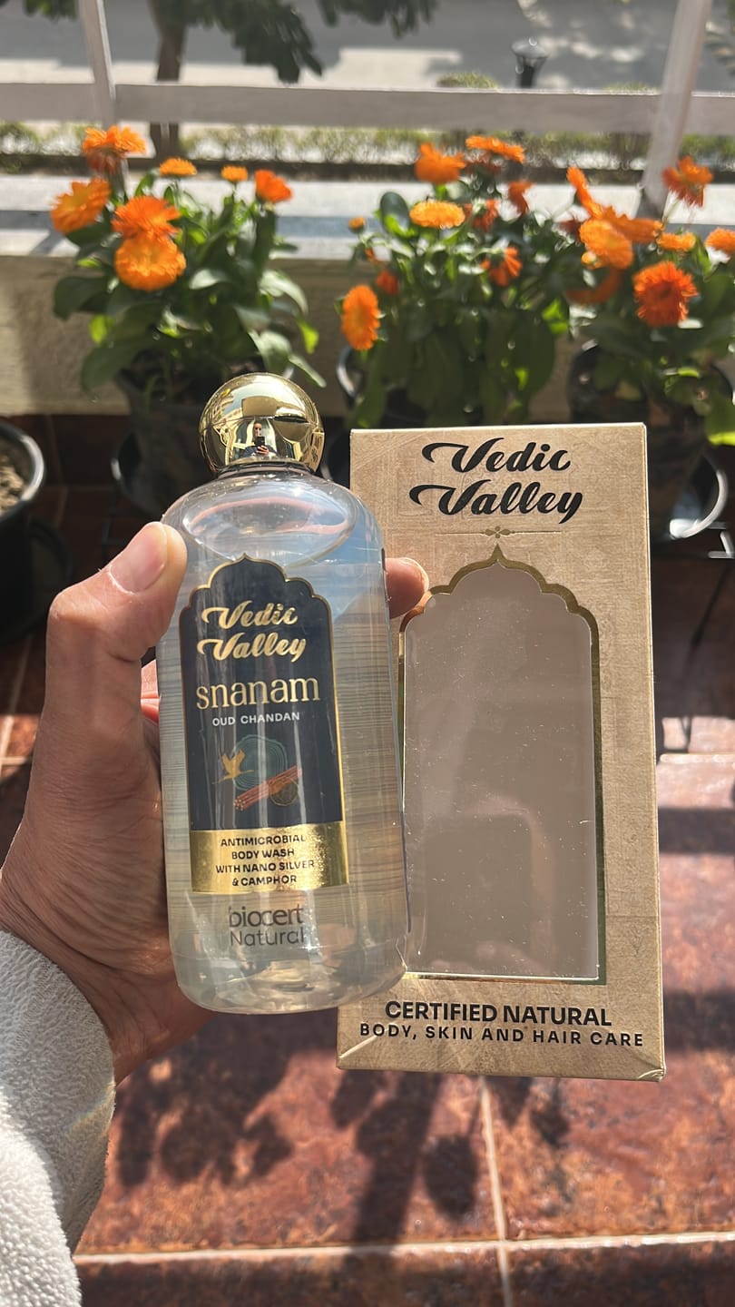 Customer photo review of Oud Chandan  Body Wash (Pack of 2)