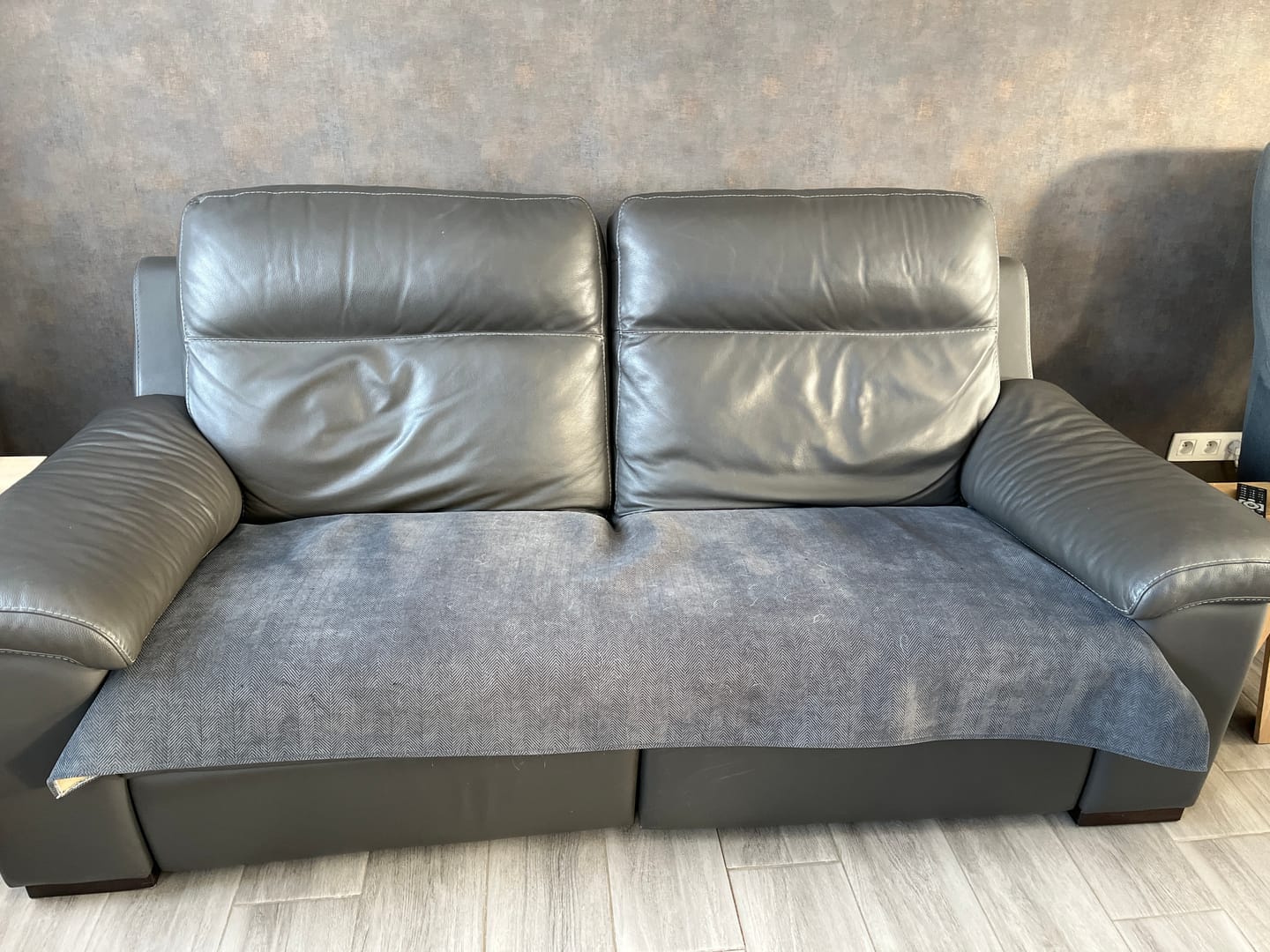Customer photo review of Protège-Canapé Luxueux en Chenille Herringbone
