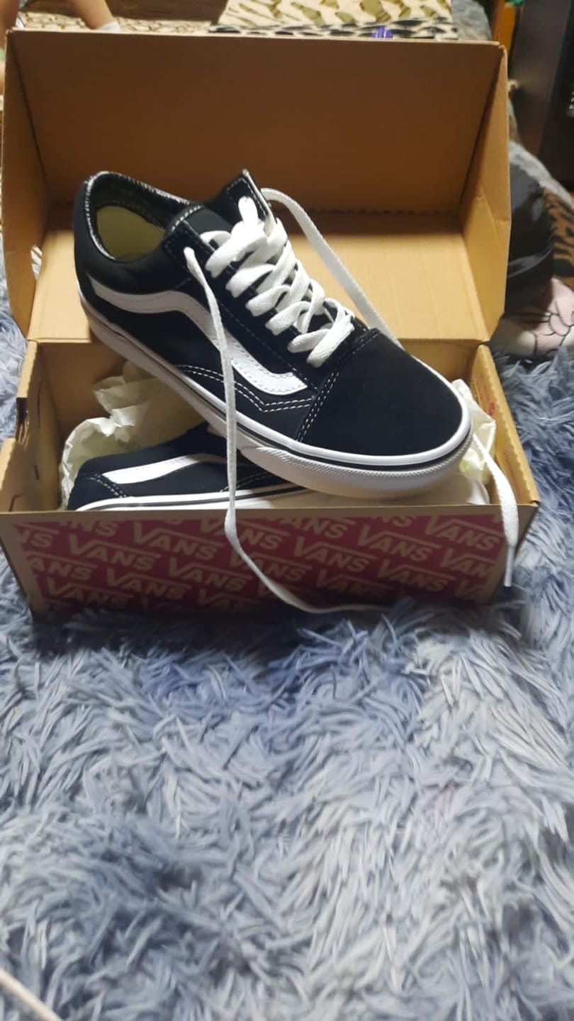 Customer photo review of Zapatilla Vans Old Skool Mujer Negro