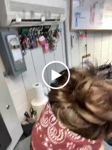 Customer video review of JuvaBun Messy Bun