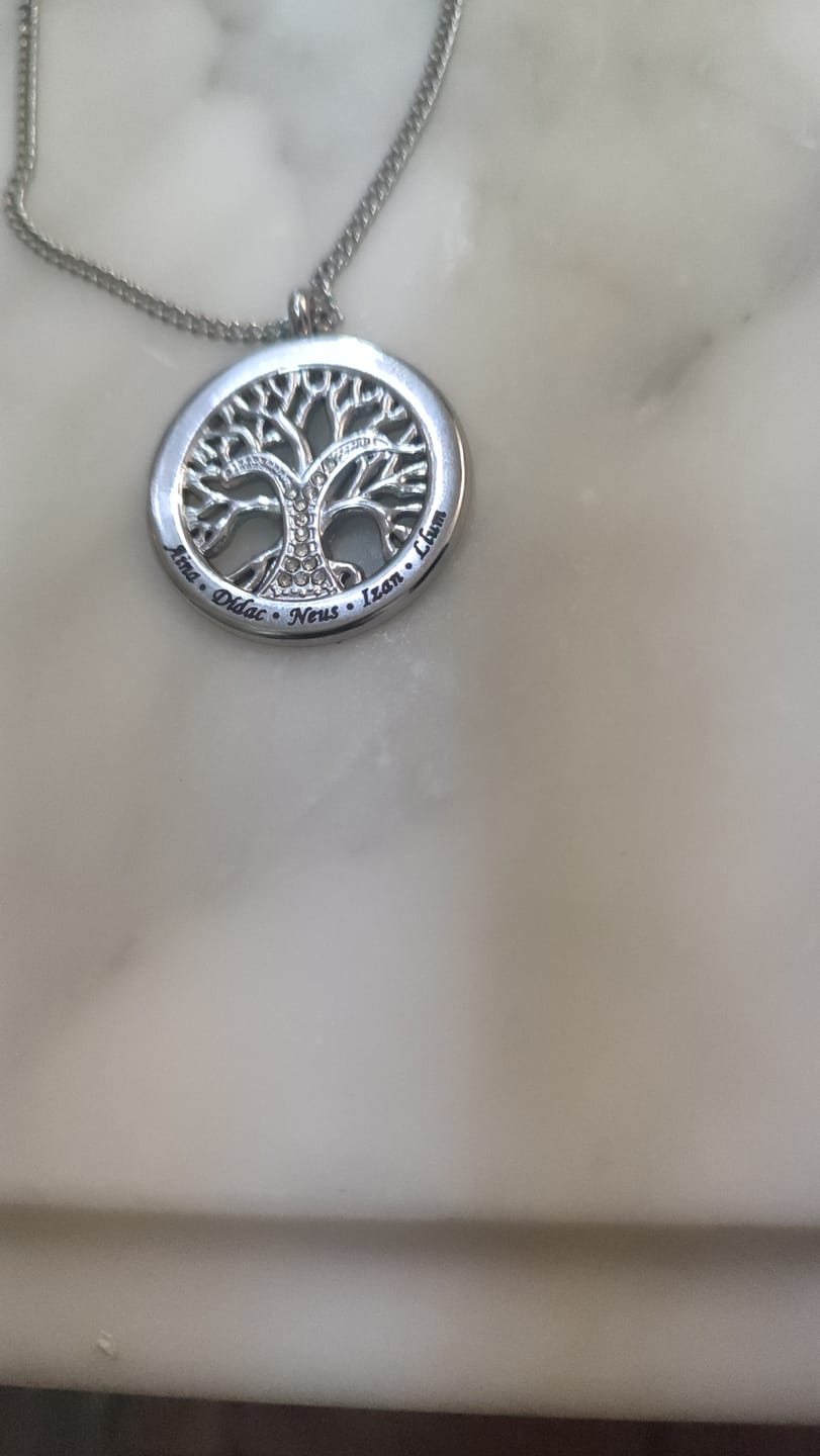 Customer photo review of Collar personalizado Árbol de la Vida con circonitas
