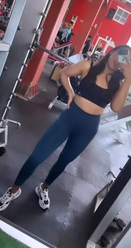 Customer photo review of FitFlex Leggings