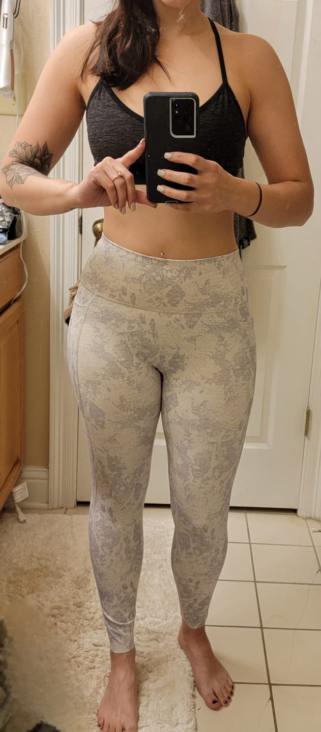 Customer photo review of NKD Leggings With Pockets | Phantom