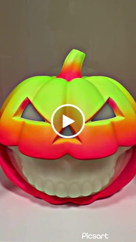Customer video review of PumpGrin Special Edition 7" Figure by Ron English x Made by Monsters