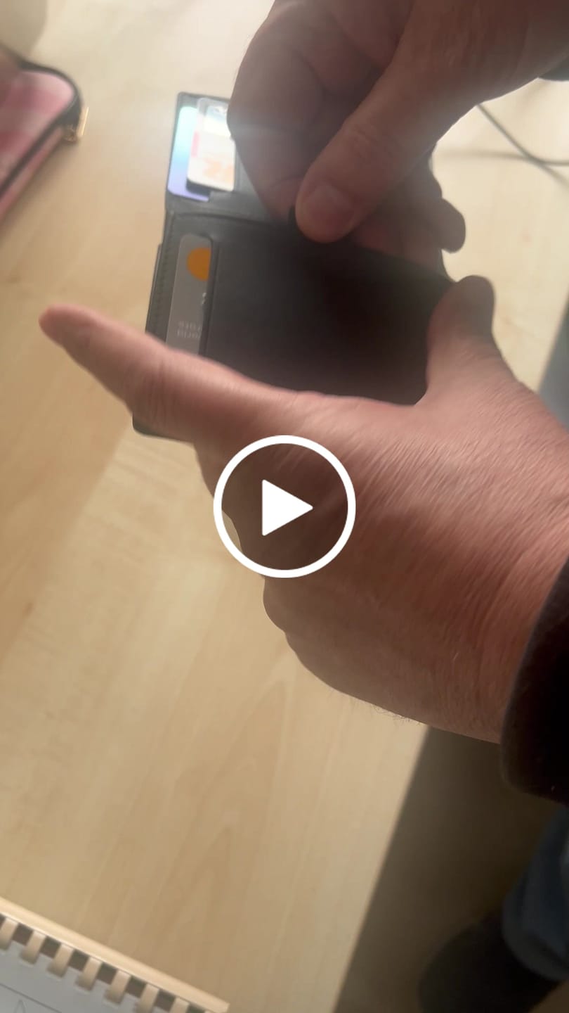 Customer video review of Slimstar - slim wallet with small coin pocket
