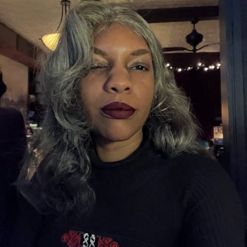 Customer photo review of Luvwin 5x5 Salt & Pepper Body Wave Glueless Bob Wig 100% Human Hair