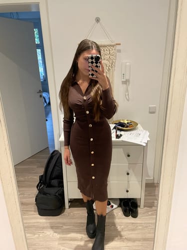 Customer photo review of Penelope Strickkleid - Dunkelbraun