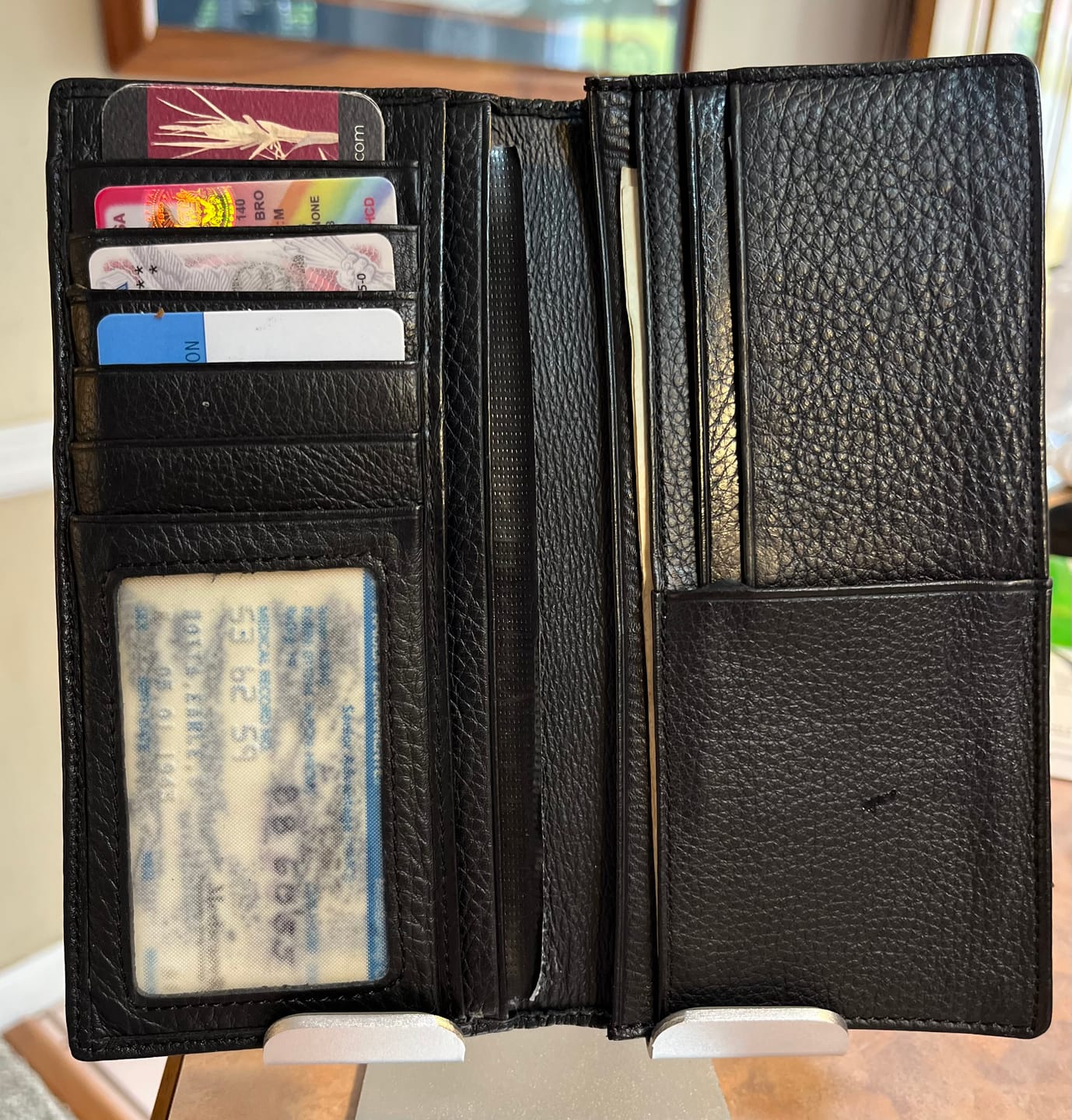 Customer photo review of AIRTAG HORIZONTAL WALLET BANDS (D-Series and T-Series Wallets)