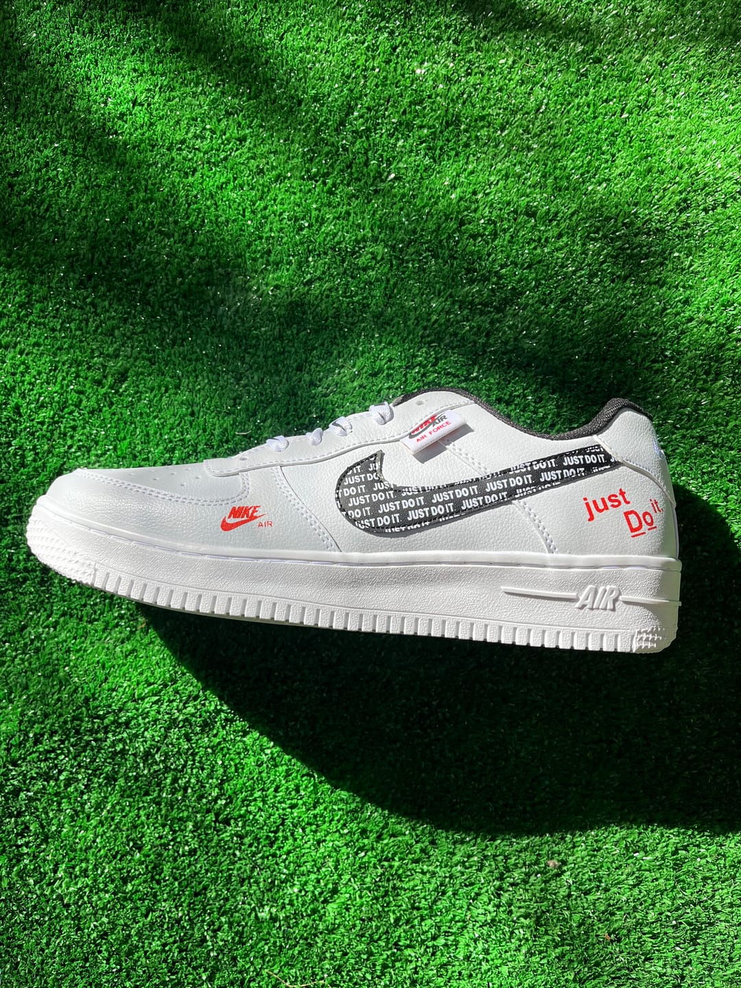 Customer photo review of Tenis 270 Blanco Negro Rojo
