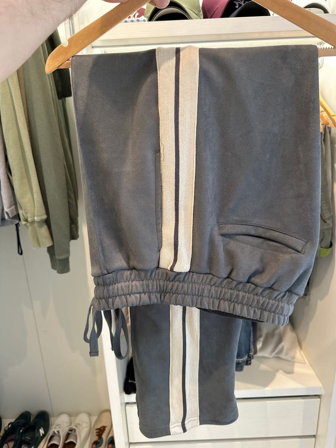 Customer photo review of Sutorai Loose Pants