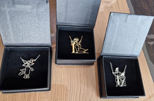 Customer photo review of Persönliche Kinderzeichnung als Halskette oder Anhänger