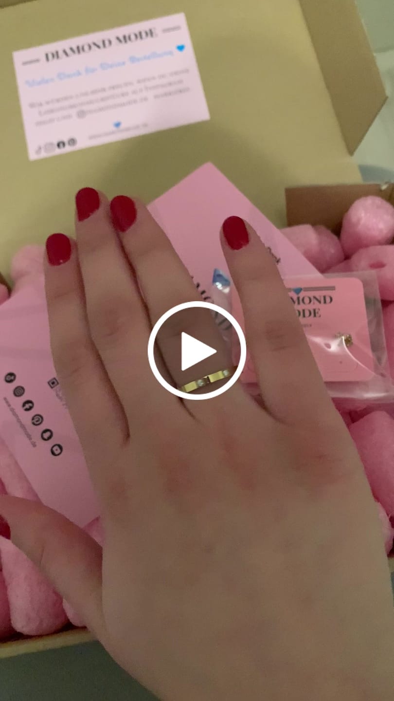 Customer video review of Lola Ring | 18K vergoldet