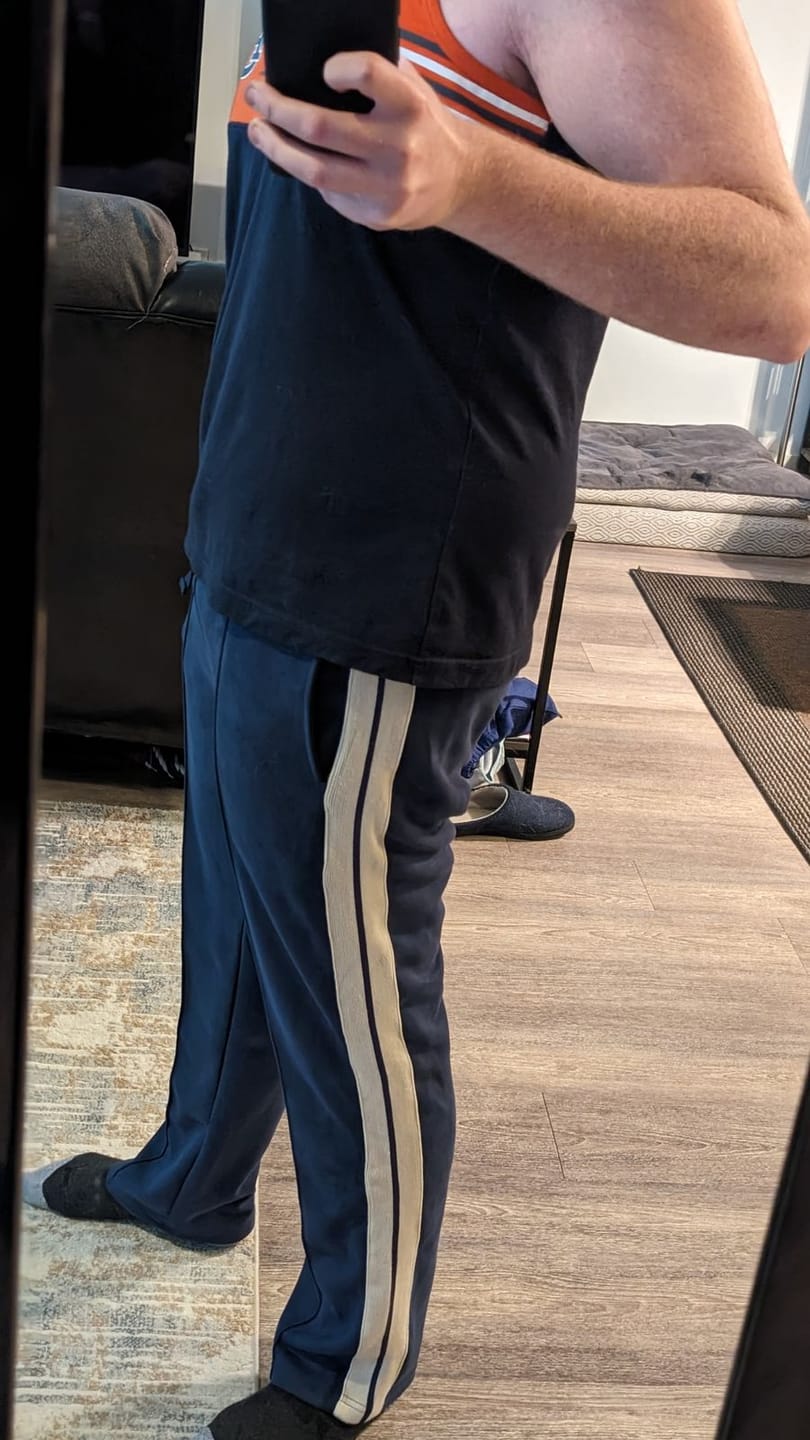 Customer photo review of Sutorai Loose Pants