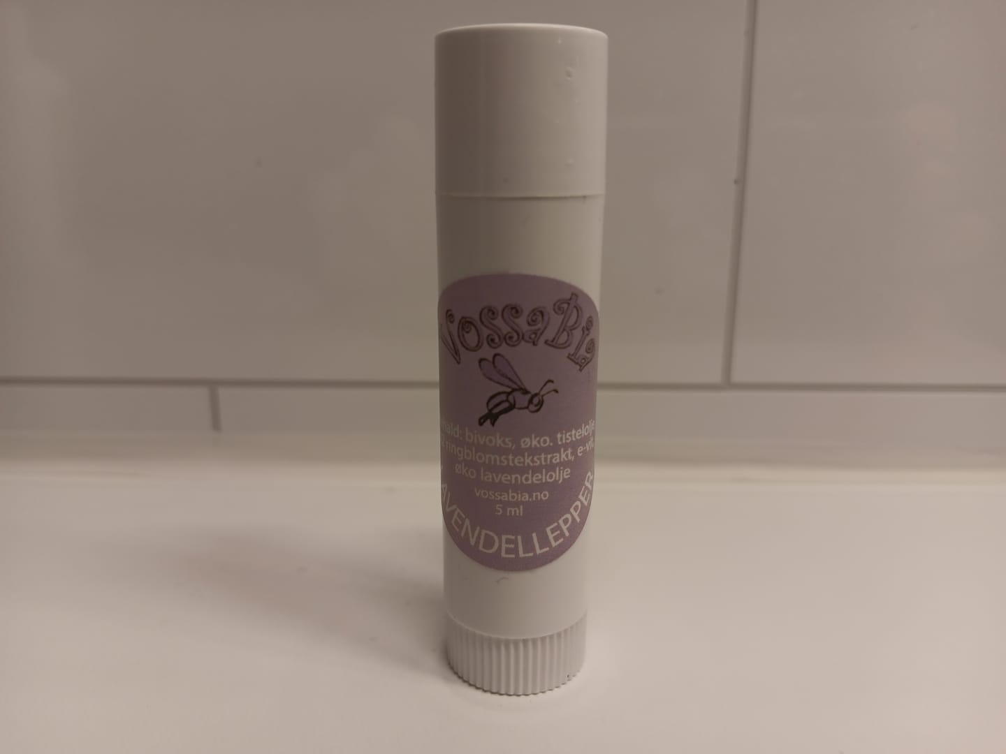 Reseña fotográfica de un cliente sobre el bálsamo labial de lavanda.